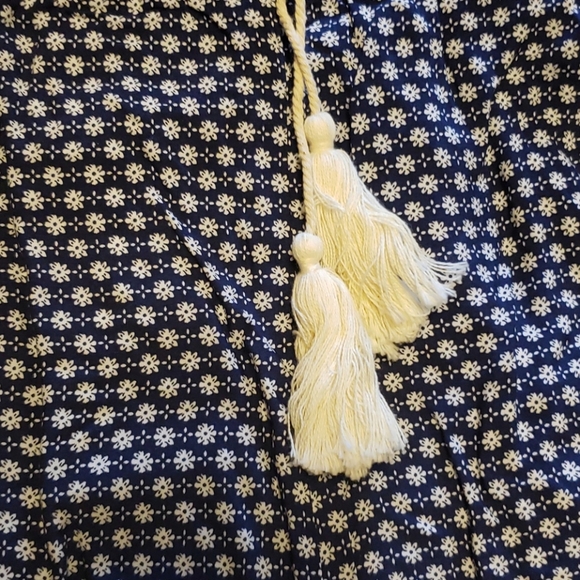 NWT Listicle flowy ditsy floral boho shorts L - Picture 2 of 4